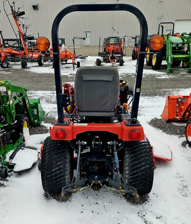 2004 Massey Ferguson 2004 Massey Ferguson GC2300 - Tractor in Farming Equipment in Sarnia - Image 7