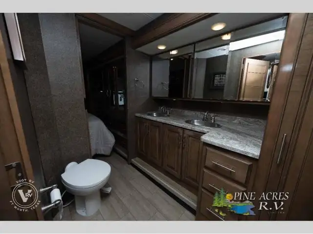 2020 Thor Motor Coach Challenger 37YT Washer & Dryer 12 k Miles in RVs & Motorhomes in Moncton - Image 70