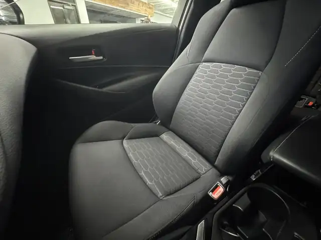 2023 Toyota Corolla Hatchback CVT in Cars & Trucks in Longueuil / South Shore - Image 32