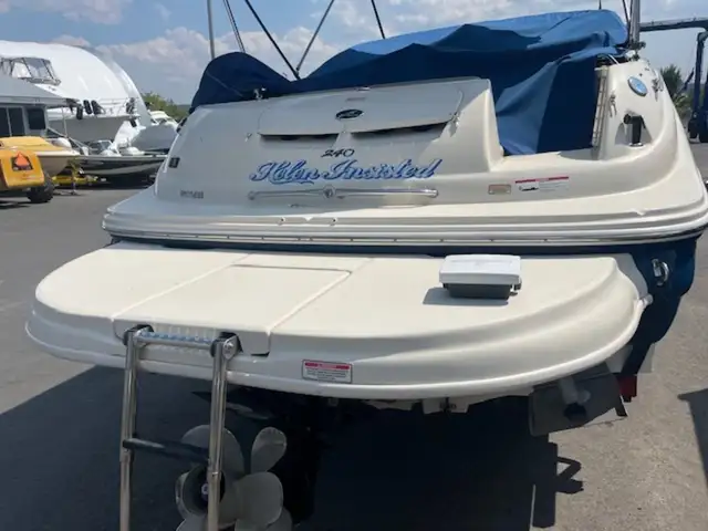 2006 Sea Ray 240 Sundeck in Powerboats & Motorboats in Trenton - Image 4