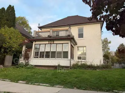 Available now! $2000/month + hydro This bright and well-maintained 3-bedroom, 1-bath main floor of a...