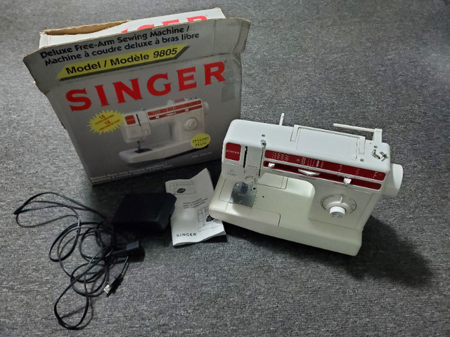 SINGER DELUXE SEWING FREE ARM MACHINE 9805 in Hobbies & Crafts in Mississauga / Peel Region