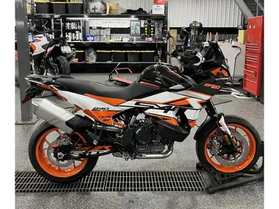 2024 KTM 890 SMT Les photos peuvent être à titre indicatif et sans inscription. Les promotions en vi...