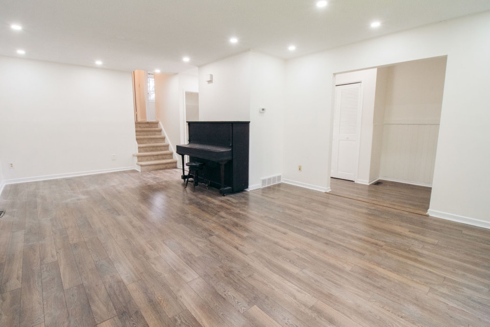 6568 Harmony Ave, Niagara Falls - 2 Bedroom Main Unit 5