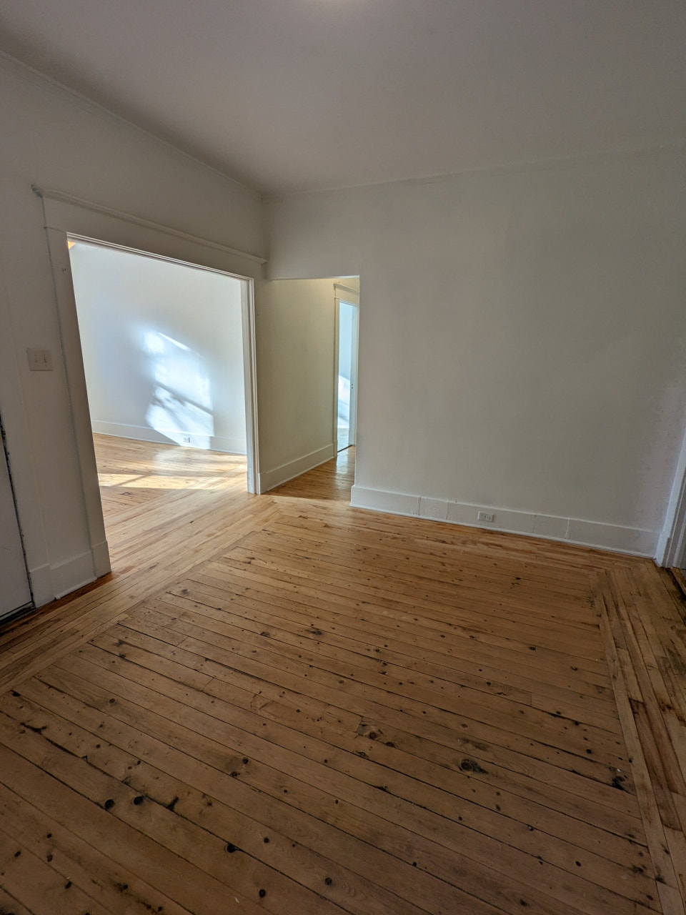 37 Victoria St #1 - 3BR North, Main Floor, Spacious, Deck, Yard 3