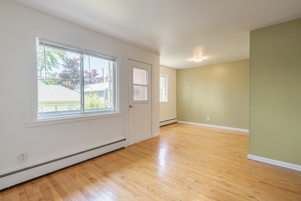 4 1/2 VIEUX-LONGUEUIL CHAUFFAGE & EAU CHAUDE INCLUS 4