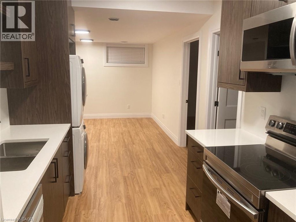 33 CHURCH Street E Unit# 33B (lower unit) Elmira, Ontario 5