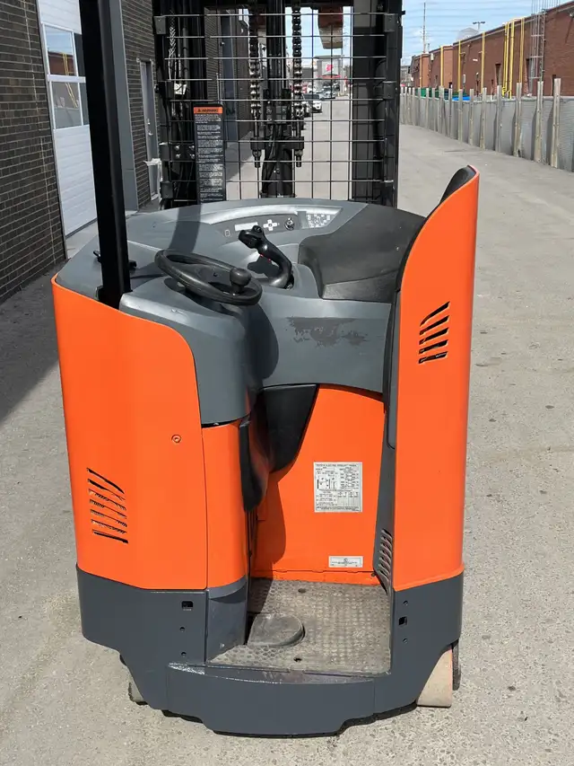 2017 Toyota Reach Forklift w 3500lbs cap Certified with charger in Heavy Equipment in Mississauga / Peel Region - Image 7