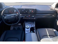 This 2026 Kia Sportage Wagon Body Style EX arrives with 18 alloy wheels, a panoramic sunroof, 12.3 n... (image 3)