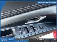 Experience modern design and innovative technology with the 2023 Hyundai Elantra Luxury IVT Two-Tone... (image 7)
