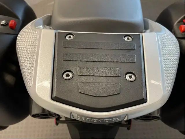 2008 Honda Varadero CLEAN BIKE/CERTIFIED/GIVI SADDLEBAGS/FINANCE in Sport Touring in North Bay - Image 19