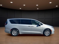 Price includes $1,000 finance credit. Price does not include fees or taxes. The 2023 Chrysler Pacifi... (image 4)