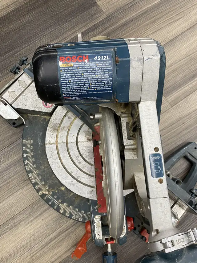 Bosch 4212L Corded Mitre Saw in Power Tools in City of Toronto - Image 3