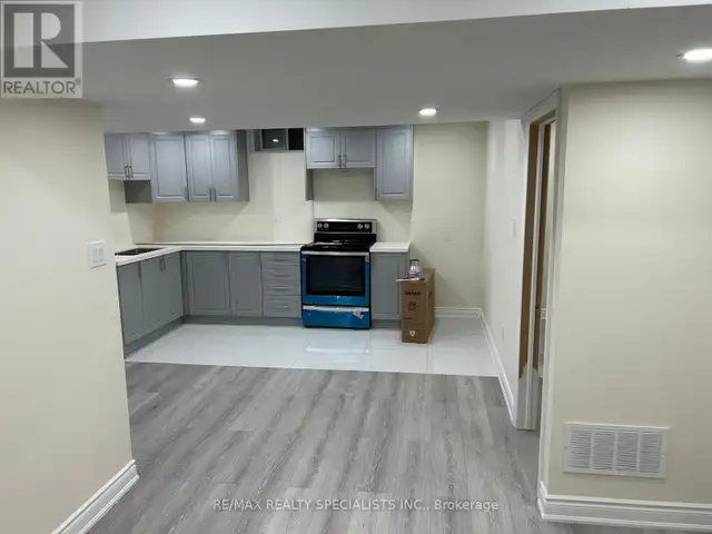 BASEMENT - 11 JORDAN HOFER WAY Vaughan (Vellore Village), Ontari in Long Term Rentals in Markham / York Region - Image 5
