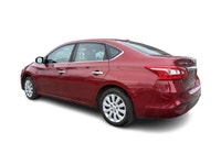 La Sentra 2017 propose un design simple et élégant, avec une silhouette classique de berline 4 porte... (image 8)