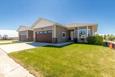 Luxury, comfort and low maintenance living awaits in the gated community of Legacy View! Built in 20...