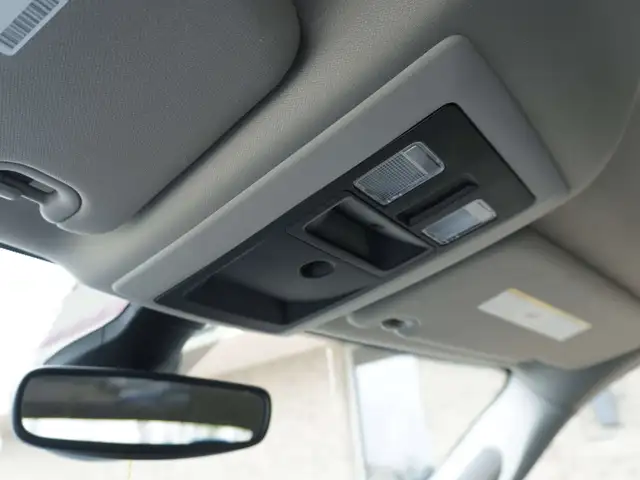 2023 Dodge RAM 1500 SLT Crew Cab - SHORT BED | 4x4 | LOW KMS!!! in Cars & Trucks in Winnipeg - Image 25