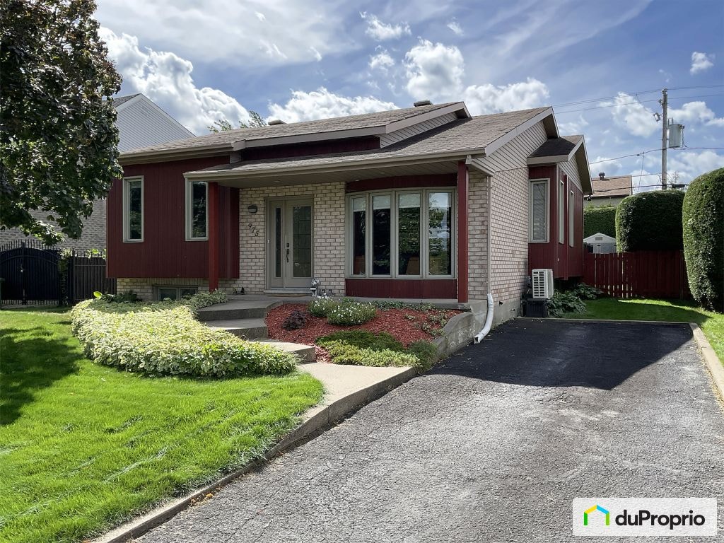 $774,900 - Bungalow for sale in La Prairie — photo 2