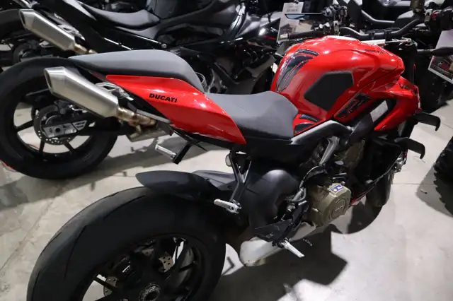 2024 Ducati Streetfighter V4 Red in Sport Touring in Edmonton - Image 9