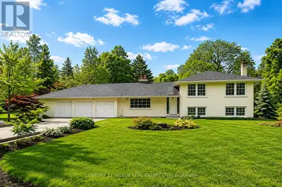 Large 4 bedroom, four level side-split home in desirable southeast Oakville. Kitchen overlooks famil...