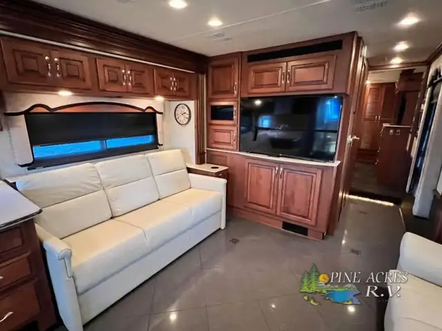 2013 Fleetwood RV Discovery 40X Diesel 057,684 Miles in RVs & Motorhomes in Moncton - Image 24