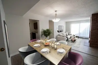 This well-appointed Fort Garry high-rise has it all! It's close to the U of M and a short bike ride...