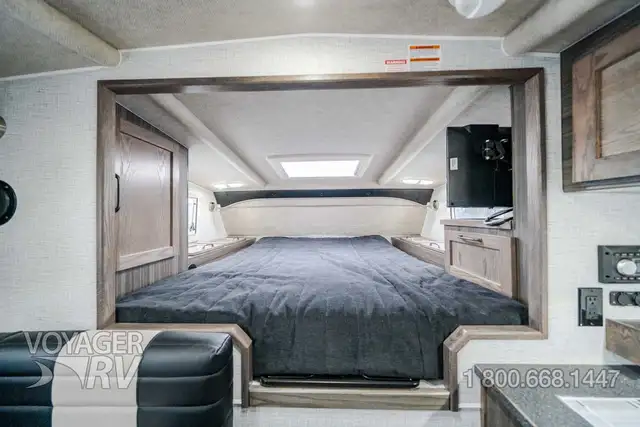 2027 Northern Lite 8.11 EX Dry Bath Limited Edition in Travel Trailers & Campers in Kelowna - Image 18