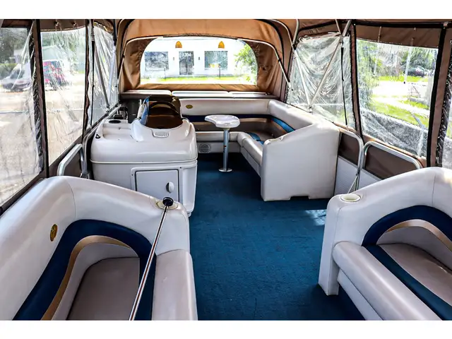  2002 Princecraft Vantage Ponton in Powerboats & Motorboats in Laval / North Shore - Image 6