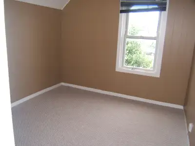 Upper Apartment for Rent: 2 Bed, 1 Bath – Woodstock – August 1st