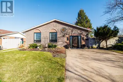 Welcome to this well-maintained 4-level backsplit located at 3112 Ussher Street, in the desirable Ch...