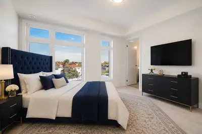 ✨ BEAUTIFUL PRIMARY BEDROOM WITH PRIVATE ENSUITE – CITYWALK, PICKERING ✨ Welcome home to CityWalk, o...