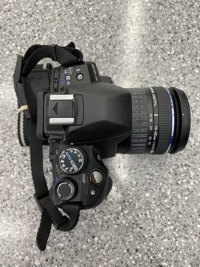 Olympus E-620 DSLR Camera w/14-42mm Lens in Cameras & Camcorders in City of Toronto - Image 5