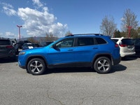 Command every journey in this stunning 2022 Jeep Cherokee Limited, brilliantly finished in Hydro Blu... (image 3)