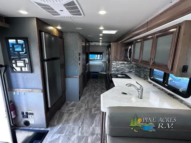 2021 Holiday Rambler Admiral 34J only 13 Milles in RVs & Motorhomes in Moncton - Image 32
