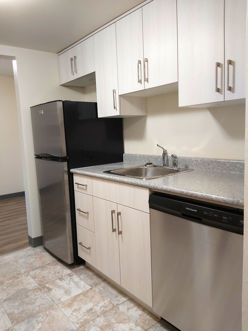 2 Bedrooms Apartment for Rent 1475 Pandora Ave. Long Term Rentals