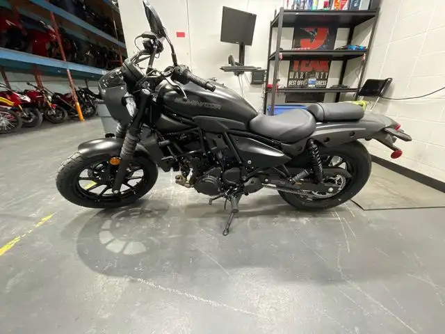 2025 Kawasaki Eliminator 500 SE in Street, Cruisers & Choppers in Calgary - Image 10