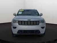 Make a bold, blacked-out statement with this 2021 Jeep Grand Cherokee Altitude. This popular trim le... (image 6)