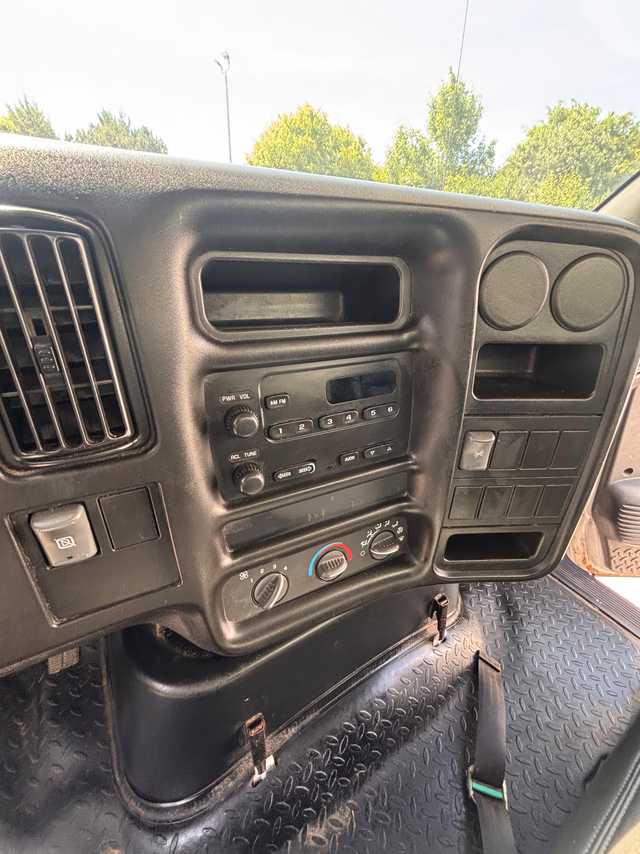 2006 GMC C7500 24' Truck in Cars & Trucks in Hamilton - Image 6