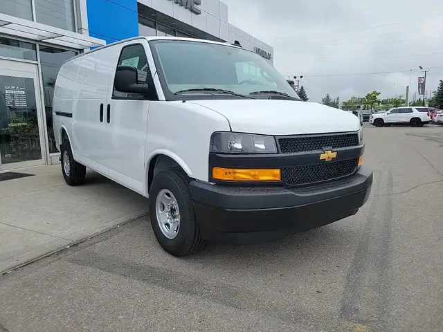 2025 Chevrolet Express 2500 Work Van in Cars & Trucks in Markham / York Region - Image 4