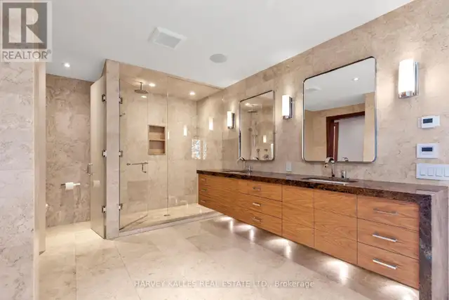 90 OAKLANDS PARK COURT Burlington (Bayview), Ontario in Houses for Sale in Oakville / Halton Region - Image 12