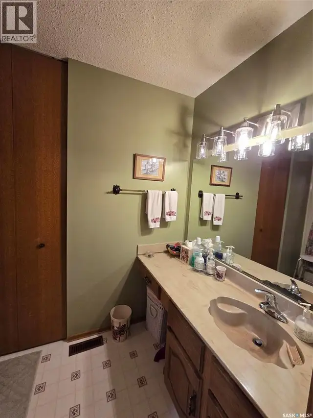 903 Assiniboia AVENUE Grenfell, Saskatchewan in Houses for Sale in Regina - Image 27
