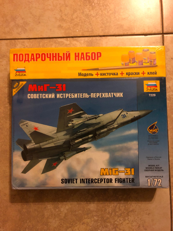 Trousse d'avion/Airplane Model kit ZVEZDA MIG 31 dans Art et objets de collection  à Ville de Montréal