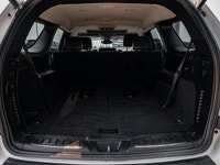 Welcome to Barrie Dodge Chrysler Jeep. TIRES: 265/50R20 BSW AS LRR (STD),POWER SUNROOF,WHITE KNUCKLE... (image 9)