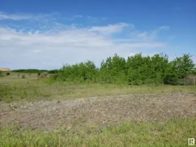 Fort George Estates includes this 3.04 acre Country Residential Acreage located in the beautiful Lak...
