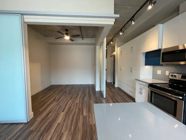 UNIQUE 1 BEDROOM LOFT STYLE APARTMENT IN OLIVER SQUARE63008315634307123