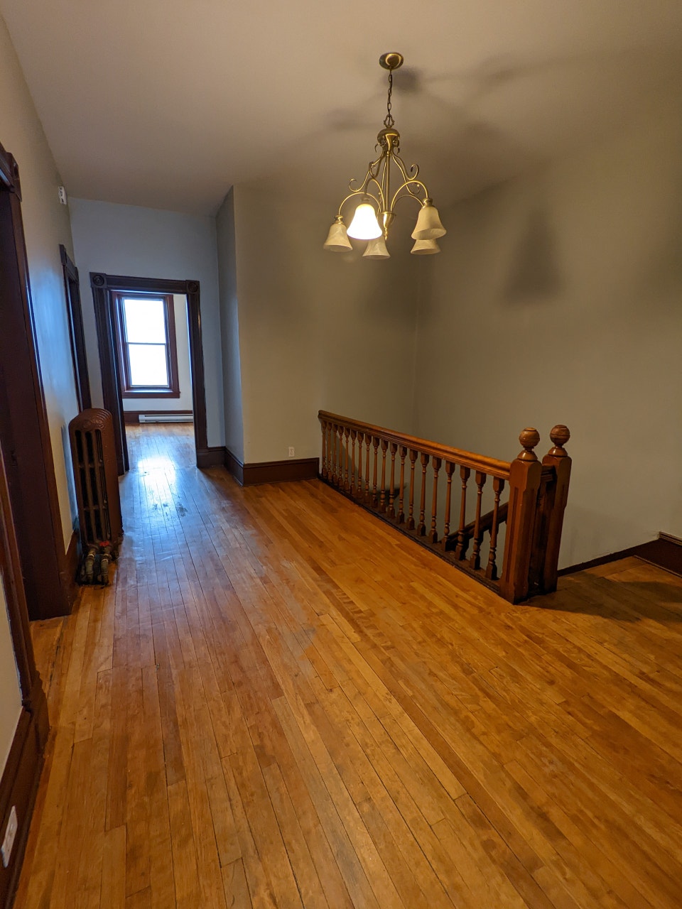 333 Main St #4 - 3BR North, Top Floor, Spacious, Deck, W/D 4