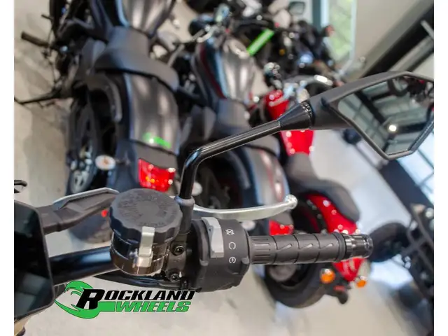 2025 Kawasaki Z900 SE - call us for the best deal!! in Sport Touring in Ottawa - Image 4