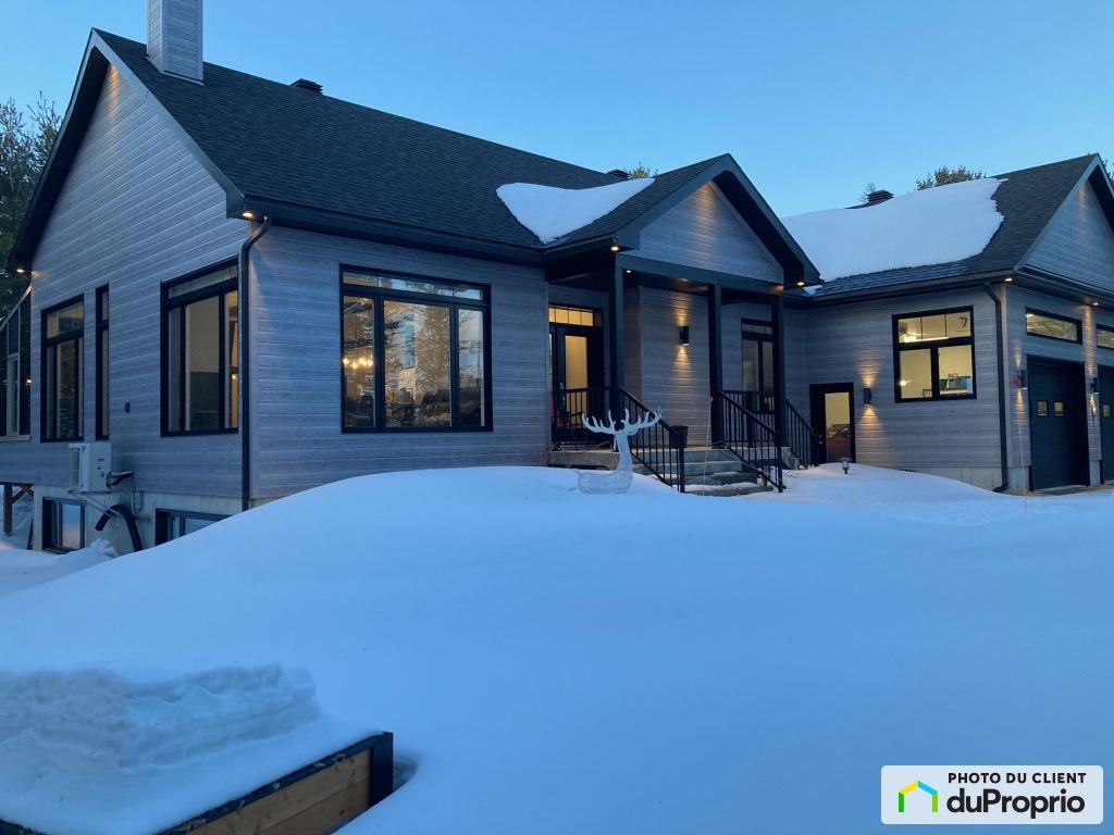 $799,000 - Bungalow for sale in St-Raymond — photo 1