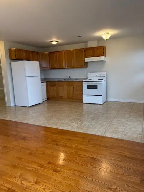 2 Bedroom 2nd Floor Apartment for Rent 250 Coldbrook Cres.62864379609346122