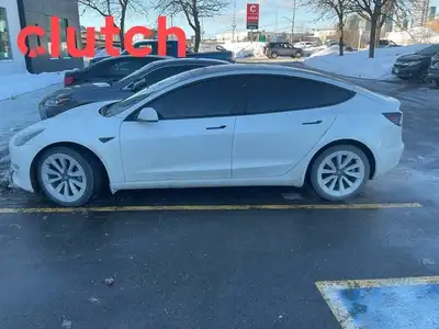 NO ACCIDENTS / CLEAN CARFAX / 1 OWNER / Power Tailgate/Hatch, Auto Dimming Rearview Mirror, Front He...